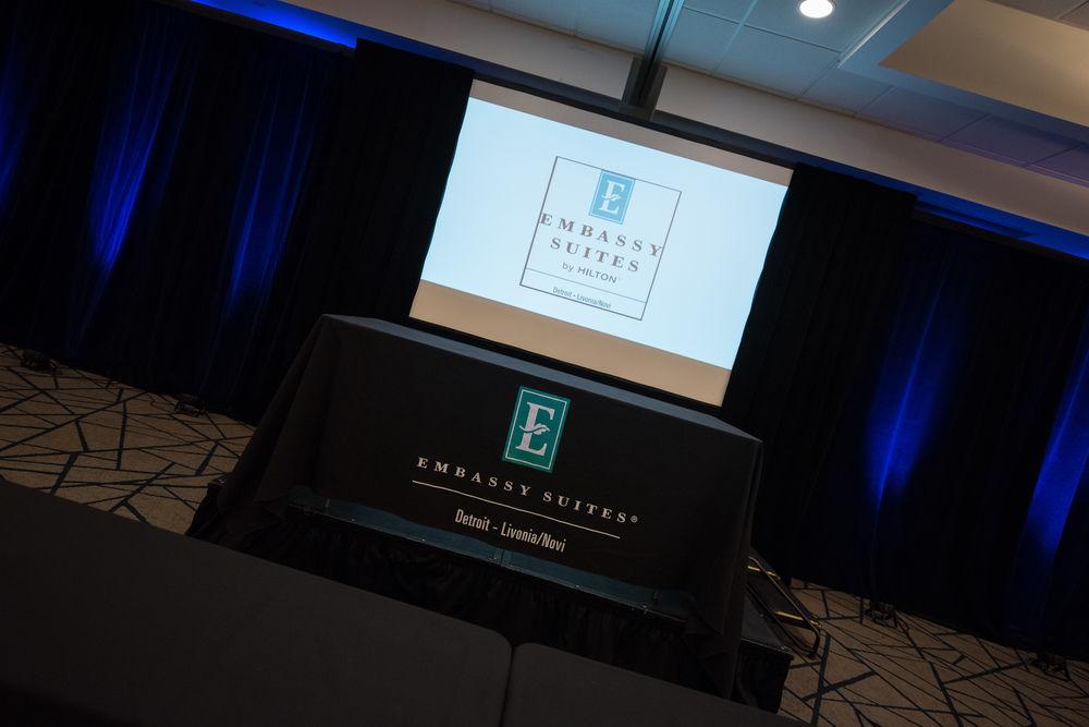Embassy Suites By Hilton Detroit - Livonia/Novi Экстерьер фото