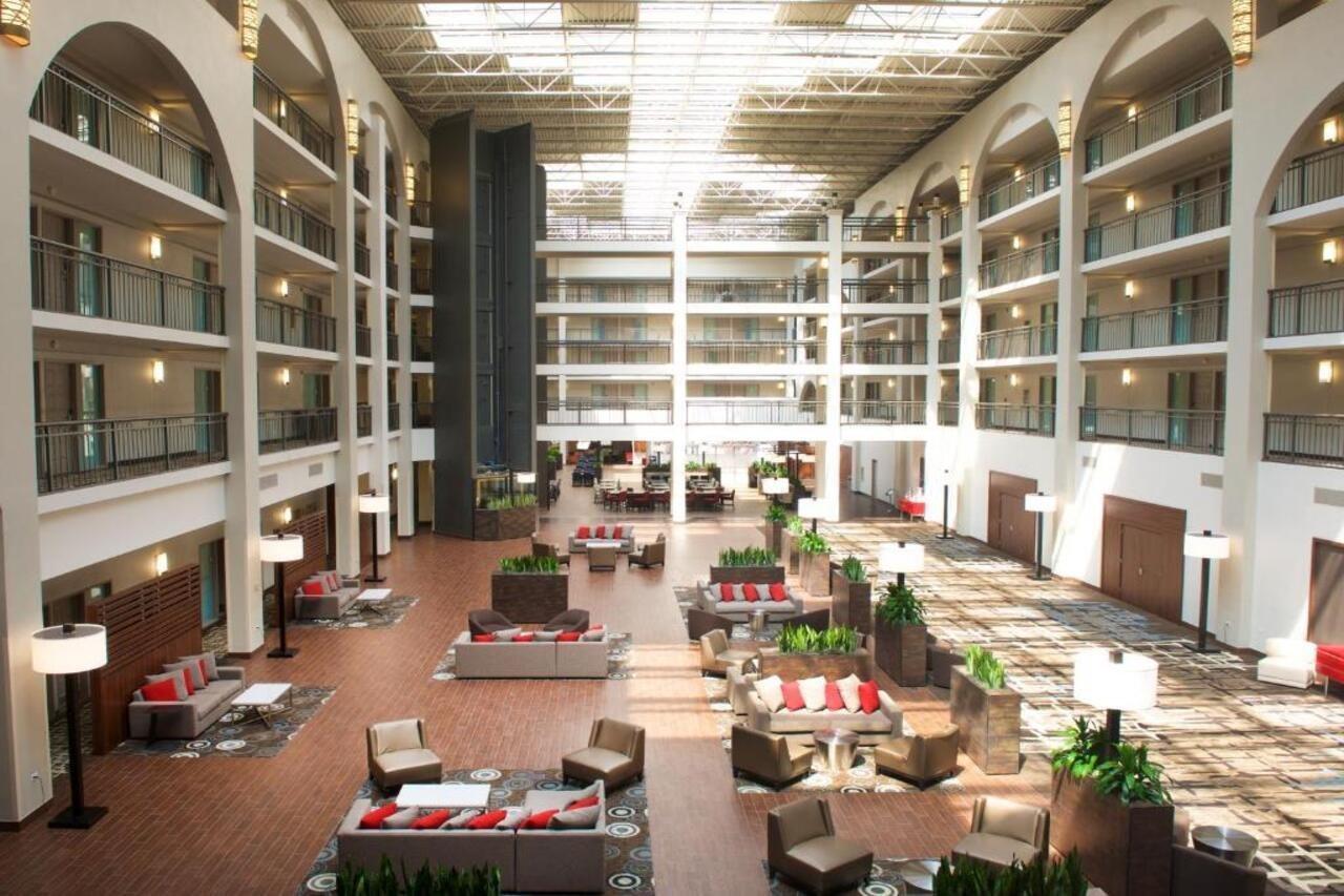 Embassy Suites By Hilton Detroit - Livonia/Novi Экстерьер фото