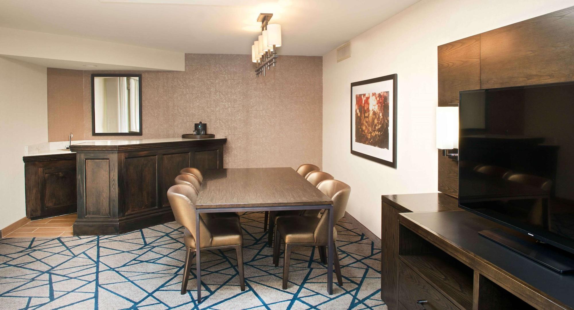 Embassy Suites By Hilton Detroit - Livonia/Novi Экстерьер фото