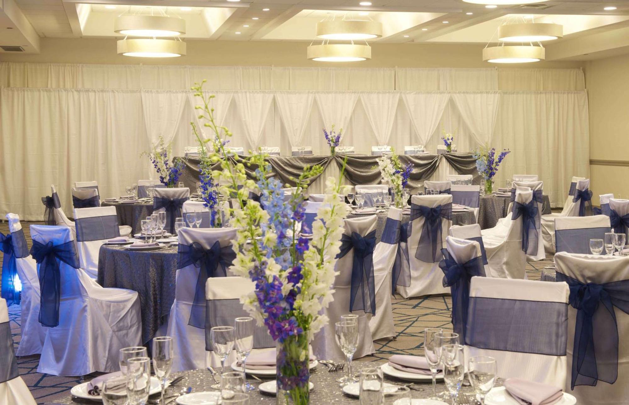 Embassy Suites By Hilton Detroit - Livonia/Novi Экстерьер фото