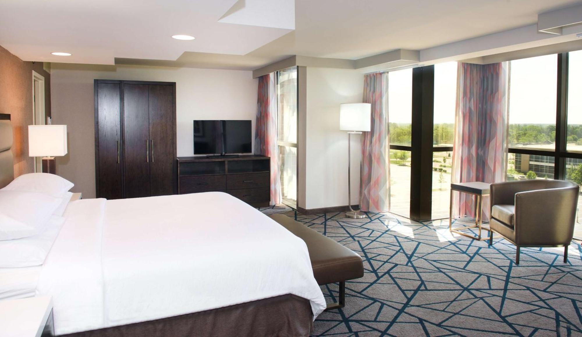 Embassy Suites By Hilton Detroit - Livonia/Novi Экстерьер фото
