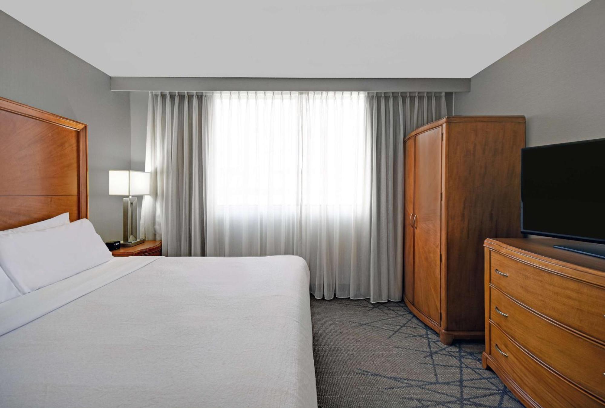 Embassy Suites By Hilton Detroit - Livonia/Novi Экстерьер фото