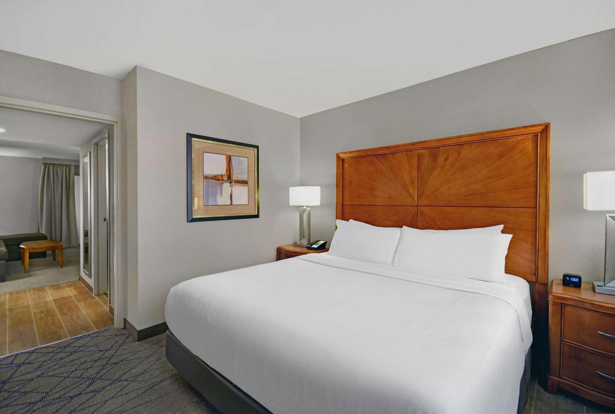 Embassy Suites By Hilton Detroit - Livonia/Novi Экстерьер фото