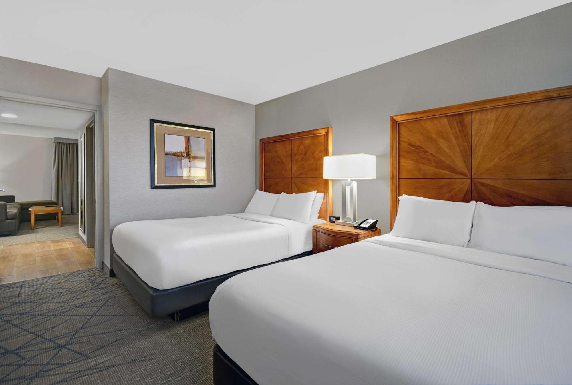Embassy Suites By Hilton Detroit - Livonia/Novi Экстерьер фото