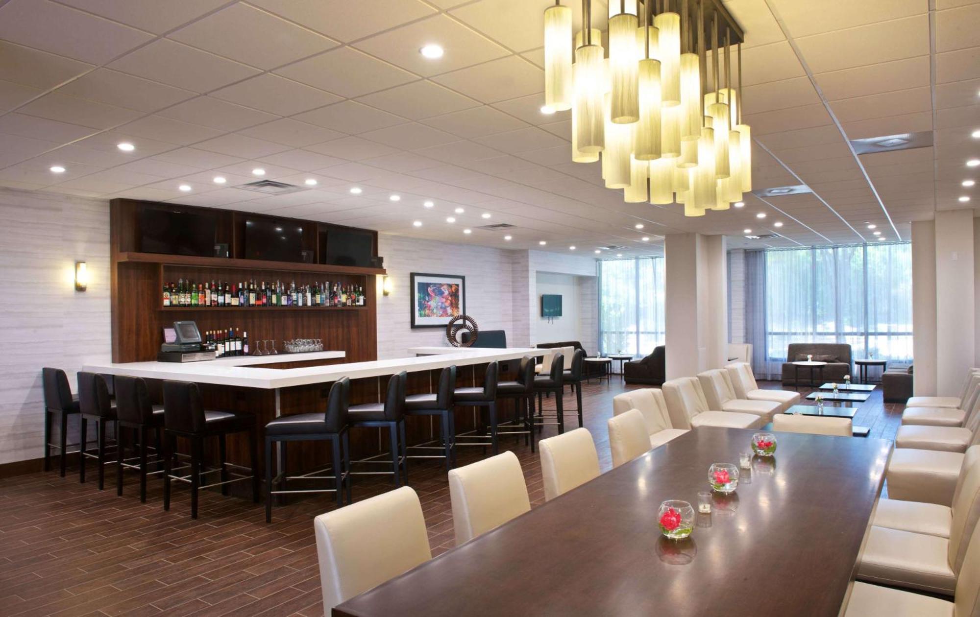Embassy Suites By Hilton Detroit - Livonia/Novi Экстерьер фото