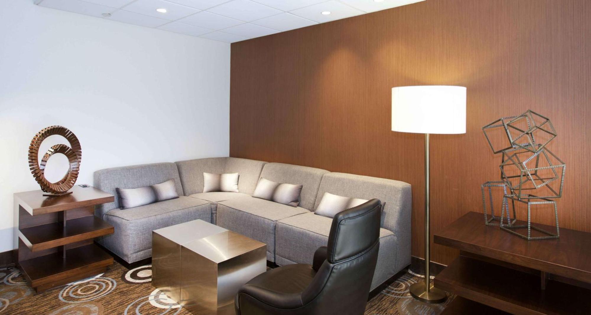 Embassy Suites By Hilton Detroit - Livonia/Novi Экстерьер фото