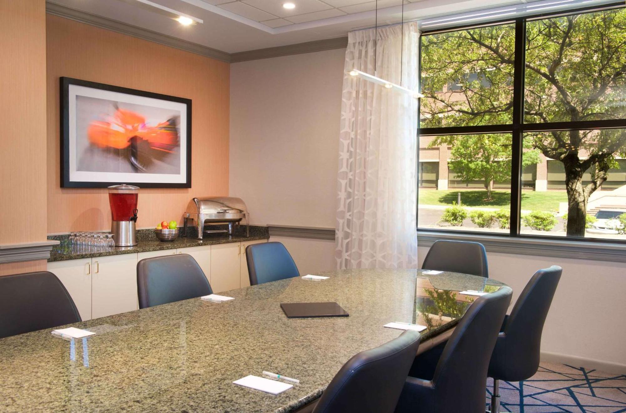 Embassy Suites By Hilton Detroit - Livonia/Novi Экстерьер фото