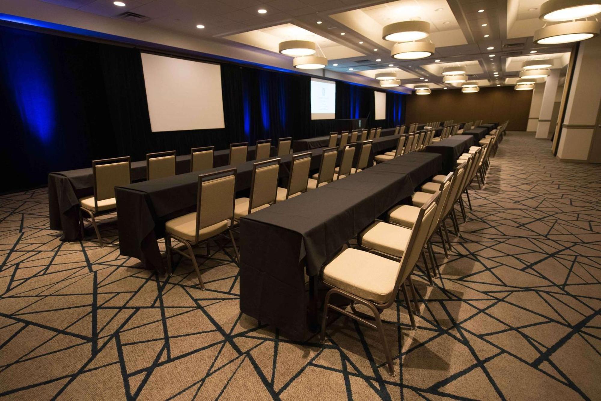Embassy Suites By Hilton Detroit - Livonia/Novi Экстерьер фото