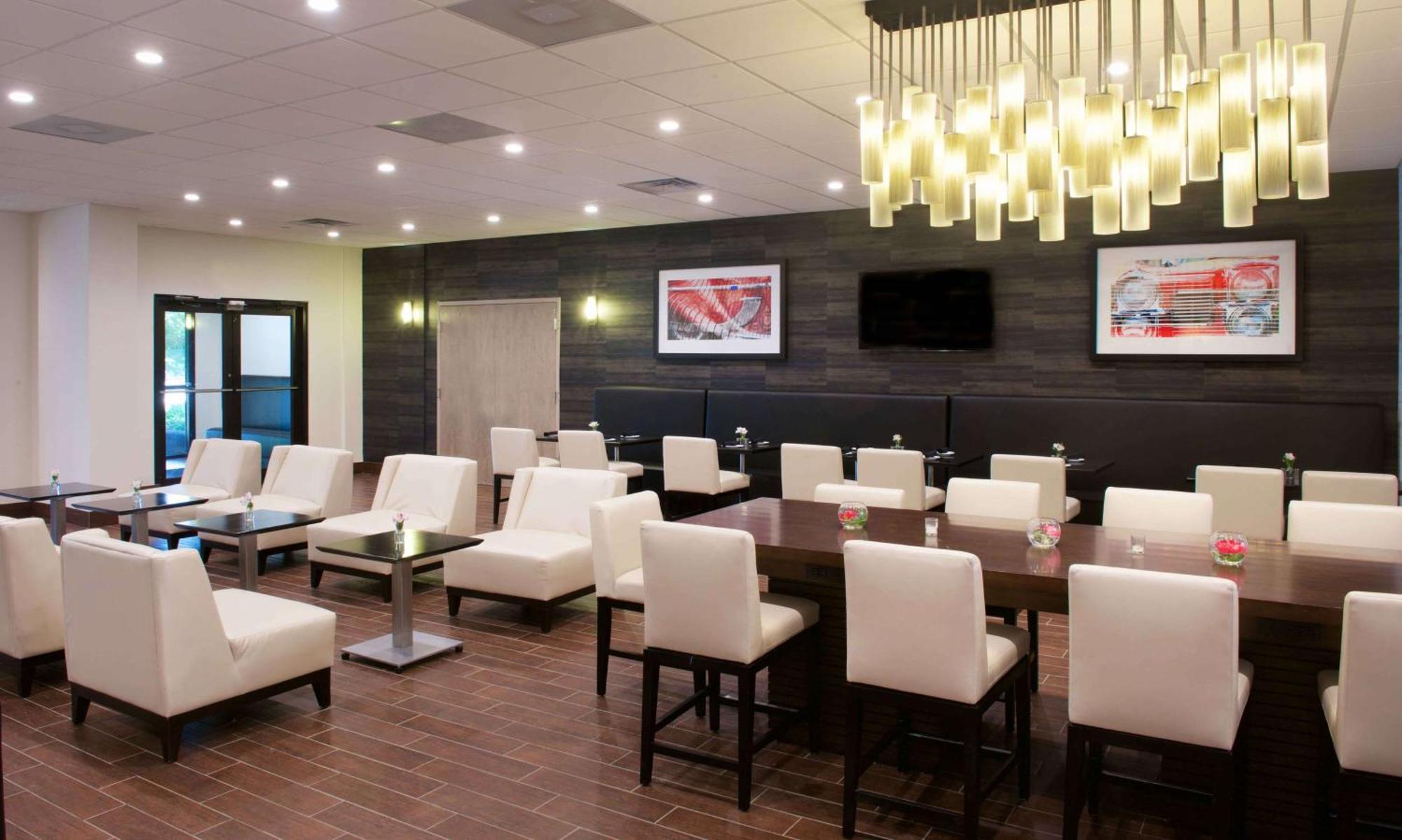 Embassy Suites By Hilton Detroit - Livonia/Novi Экстерьер фото