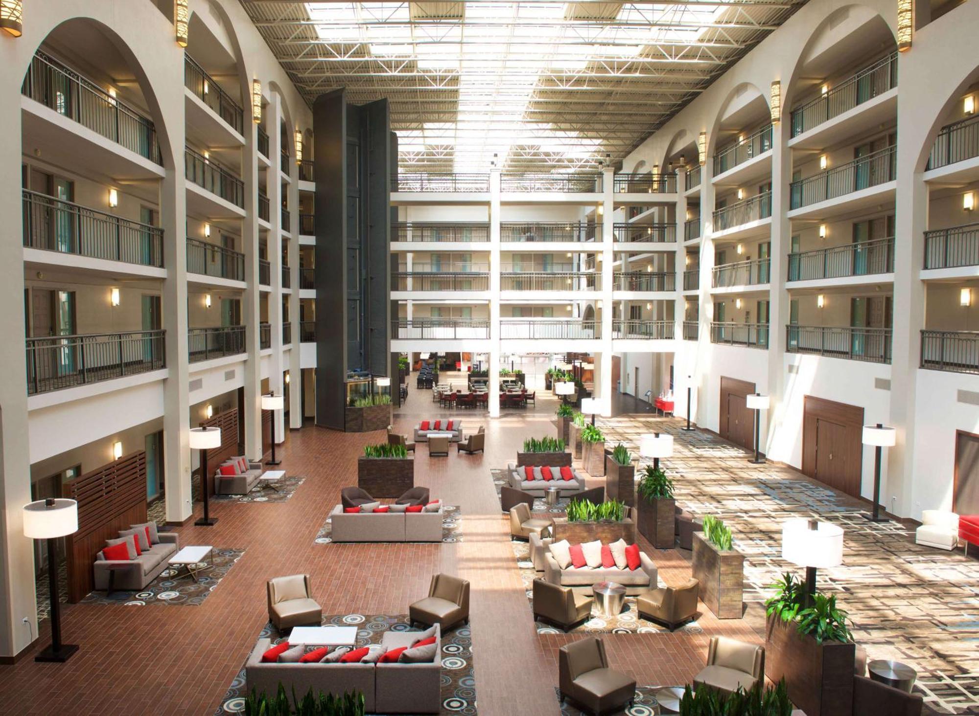 Embassy Suites By Hilton Detroit - Livonia/Novi Экстерьер фото