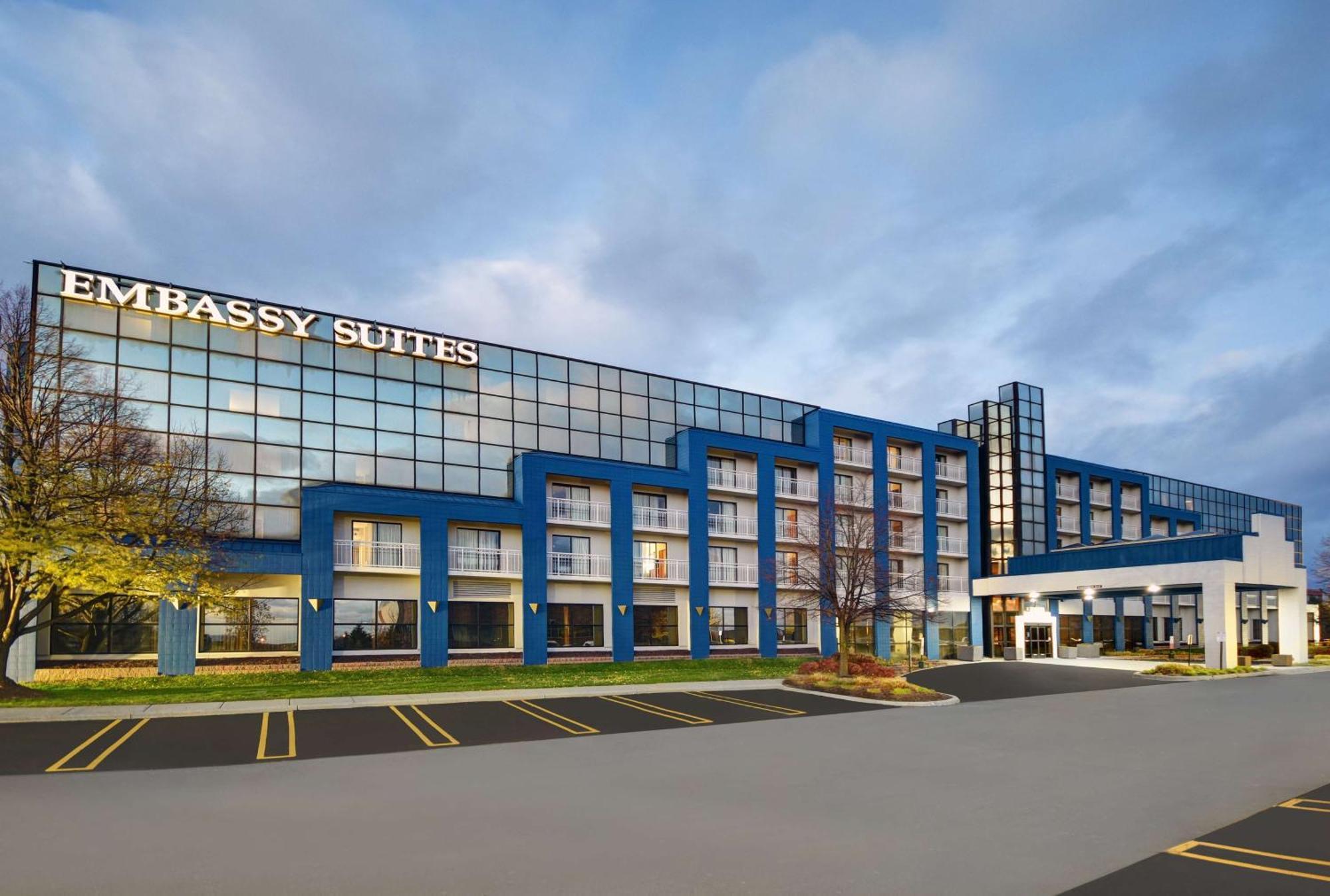 Embassy Suites By Hilton Detroit - Livonia/Novi Экстерьер фото