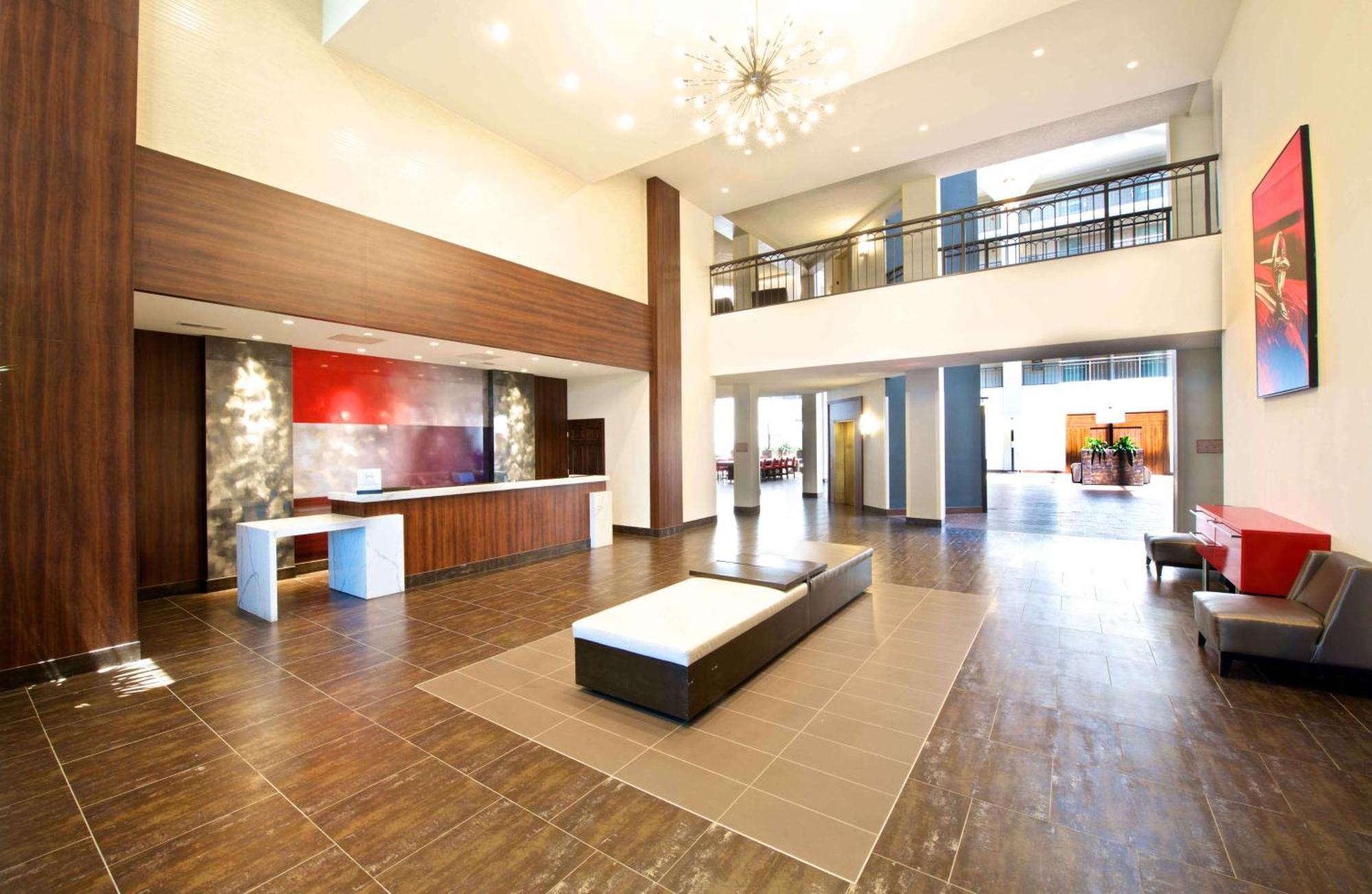 Embassy Suites By Hilton Detroit - Livonia/Novi Экстерьер фото