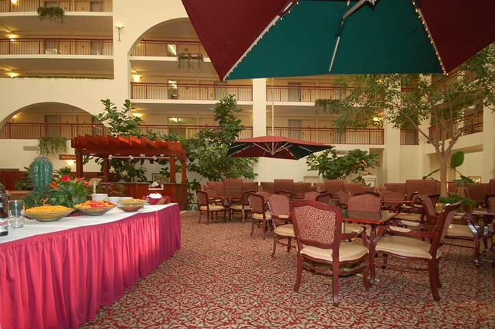 Embassy Suites By Hilton Detroit - Livonia/Novi Экстерьер фото