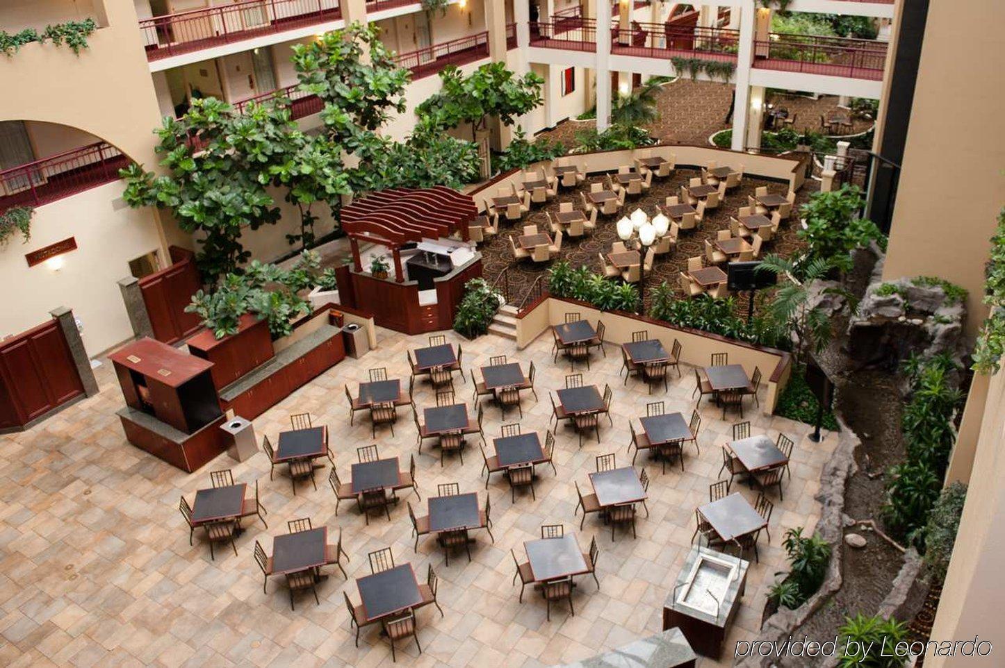 Embassy Suites By Hilton Detroit - Livonia/Novi Экстерьер фото