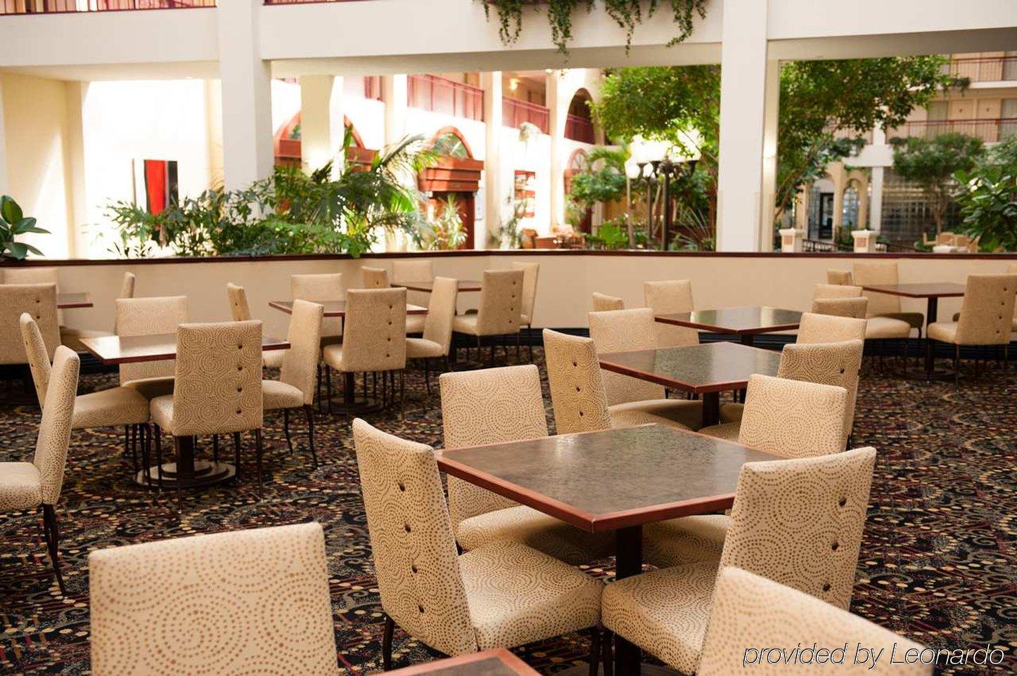 Embassy Suites By Hilton Detroit - Livonia/Novi Экстерьер фото