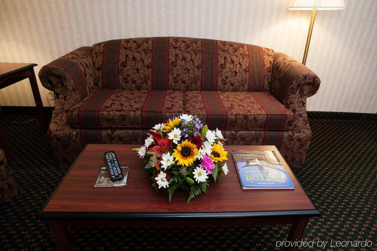 Embassy Suites By Hilton Detroit - Livonia/Novi Экстерьер фото