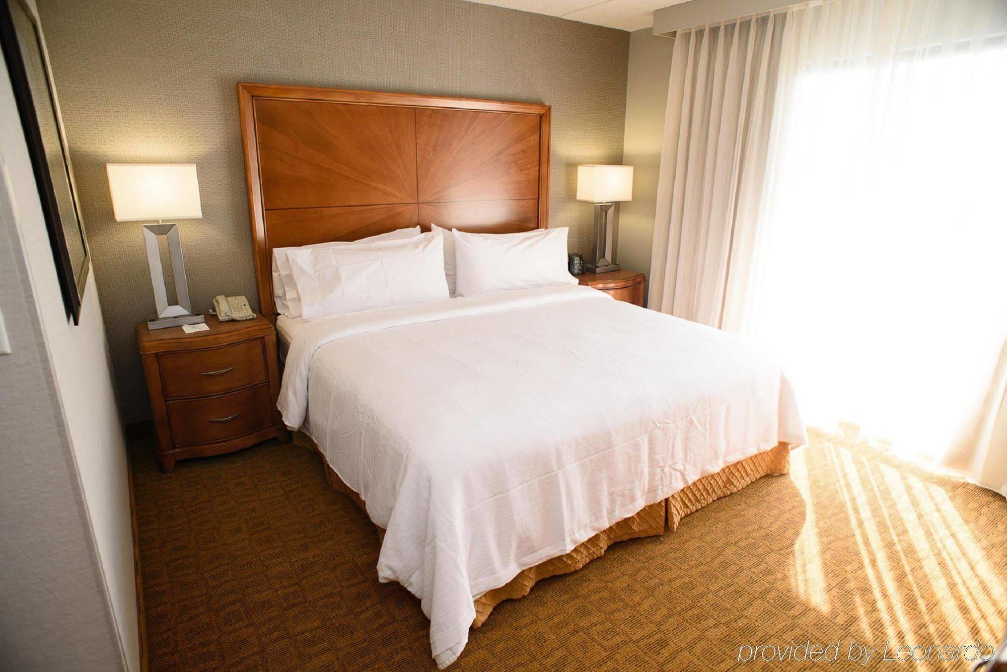 Embassy Suites By Hilton Detroit - Livonia/Novi Экстерьер фото