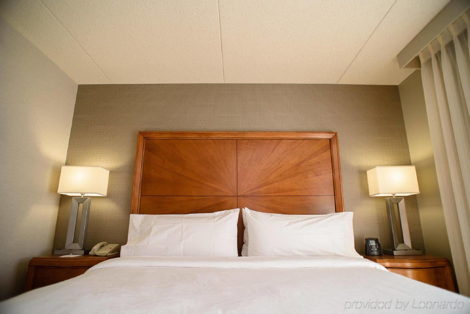 Embassy Suites By Hilton Detroit - Livonia/Novi Экстерьер фото
