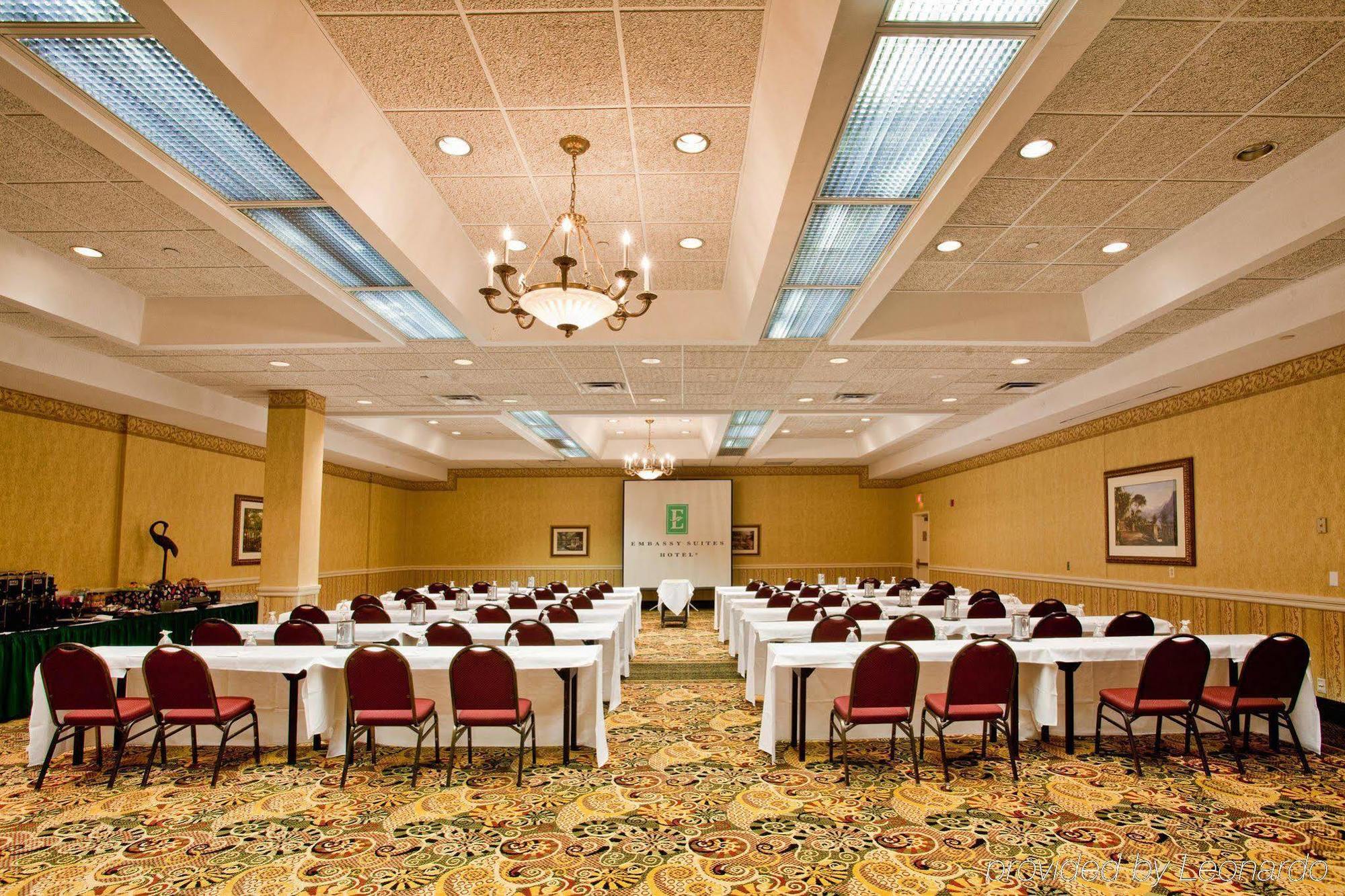 Embassy Suites By Hilton Detroit - Livonia/Novi Экстерьер фото