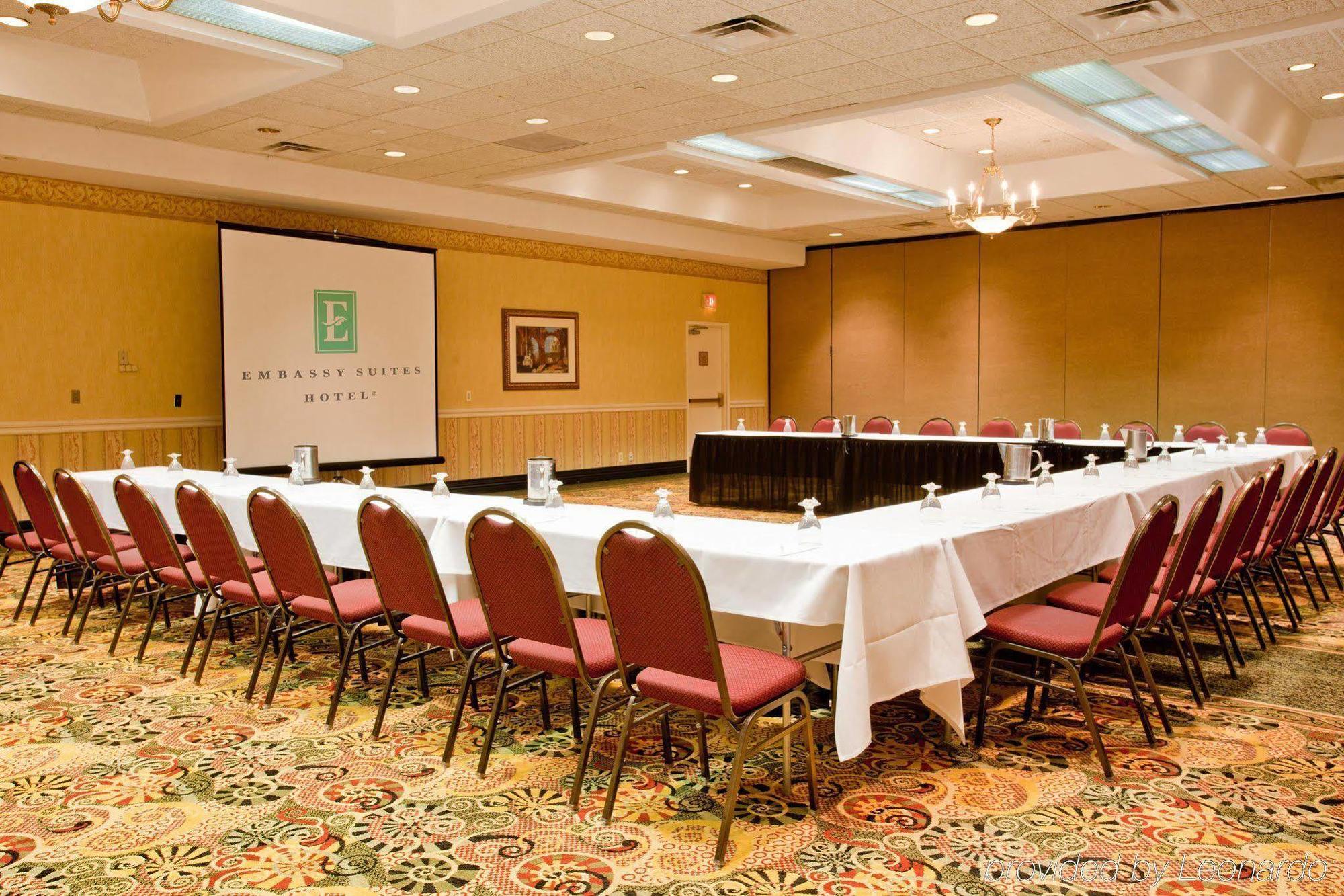 Embassy Suites By Hilton Detroit - Livonia/Novi Экстерьер фото
