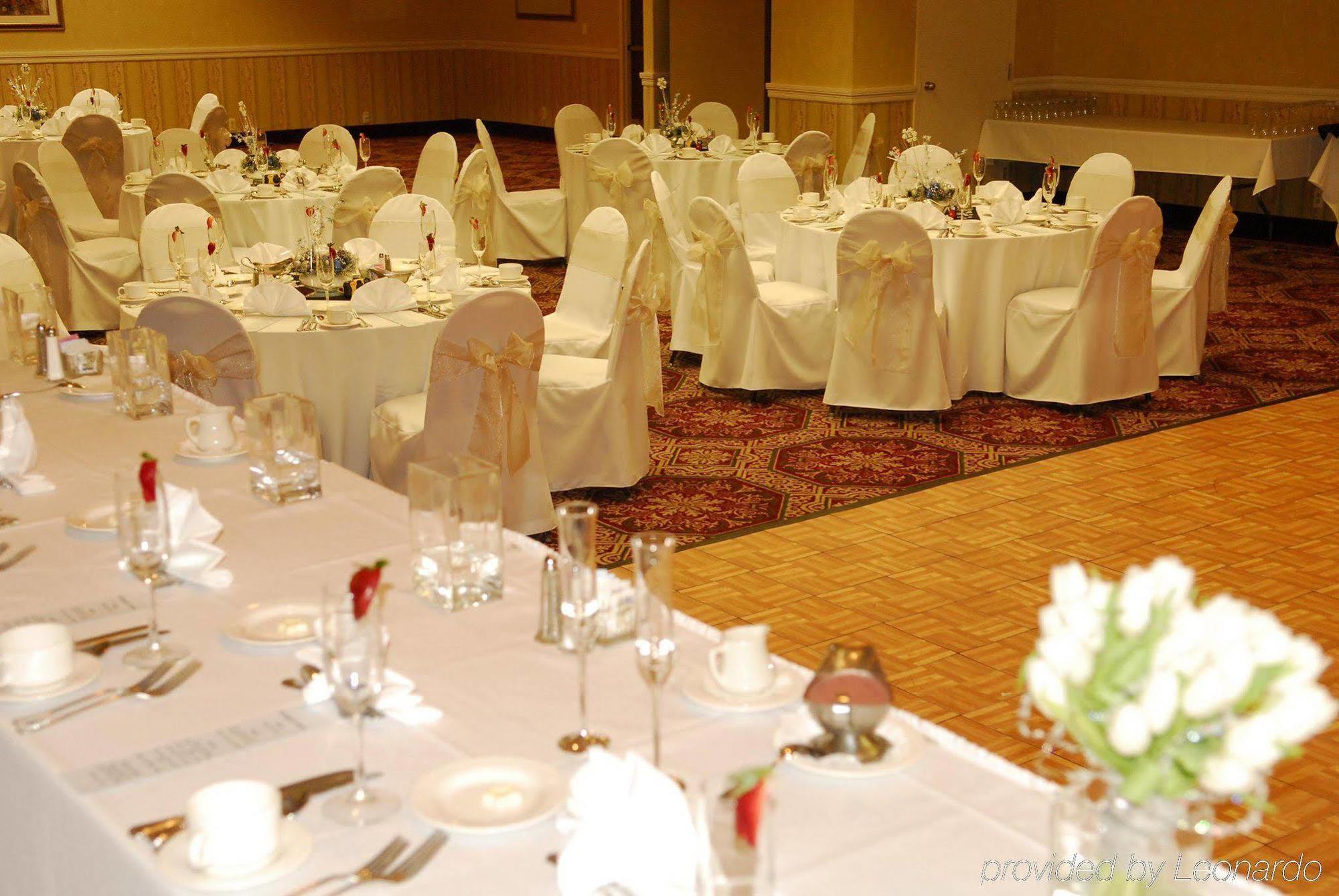 Embassy Suites By Hilton Detroit - Livonia/Novi Экстерьер фото